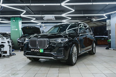 Оклейка кузова BMW X7 G07 глянцевой пленкой