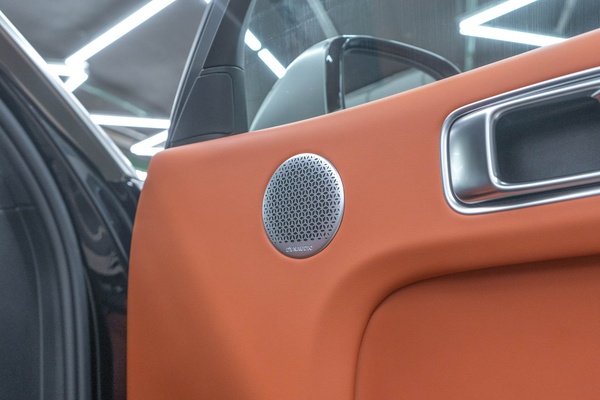 Установка аудиосистемы Dynaudio Surpax Li на Lixiang L7 2024