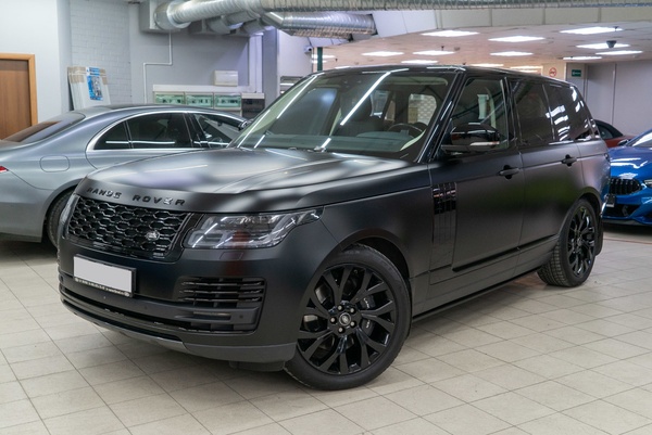 Оклейка кузова Land Rover Range Rover чёрной матовой плёнкой + Антихром