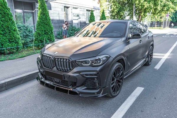 Оклейка матовой плёнкой BMW X6 G06