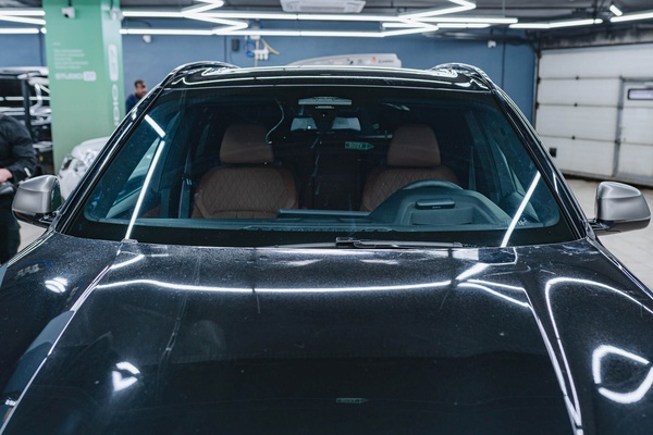 Оклейка атермальной плёнкой передней полусферы BMW X5 G18