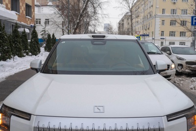 Оклейка лобового стекла Zeekr 9X бронеплёнкой