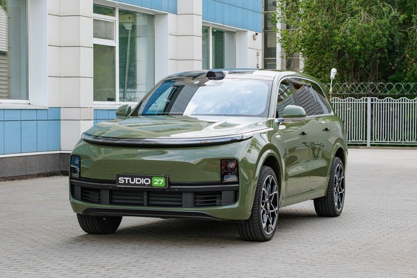 Оклейка Lixiang L9 в цветной полиуретан (цвет хаки)