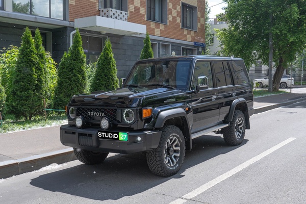Оклейка кузова Toyota Land Cruiser 76