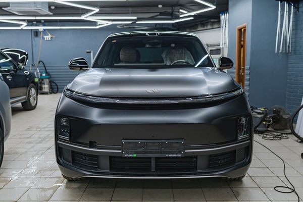 Оклейка лобового стекла Lixiang L9 Рестайлинг 2025 защитной пленкой