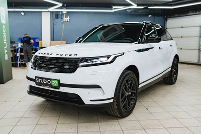 Полная оклейка кузова Range Rover Velar глянцевой плёнкой