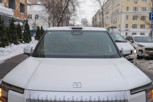 Оклейка лобового стекла Zeekr 9X бронеплёнкой