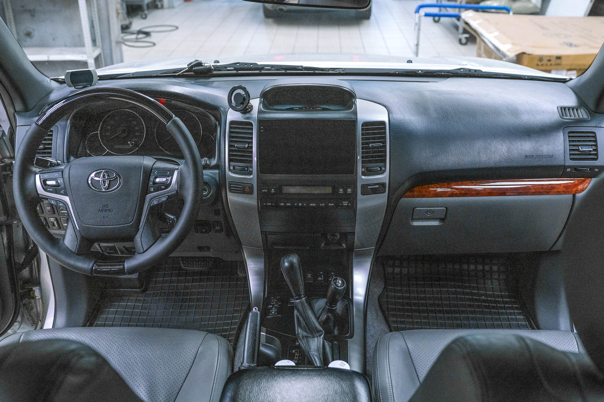 Химчистка салона Toyota Land Cruiser Prado 120