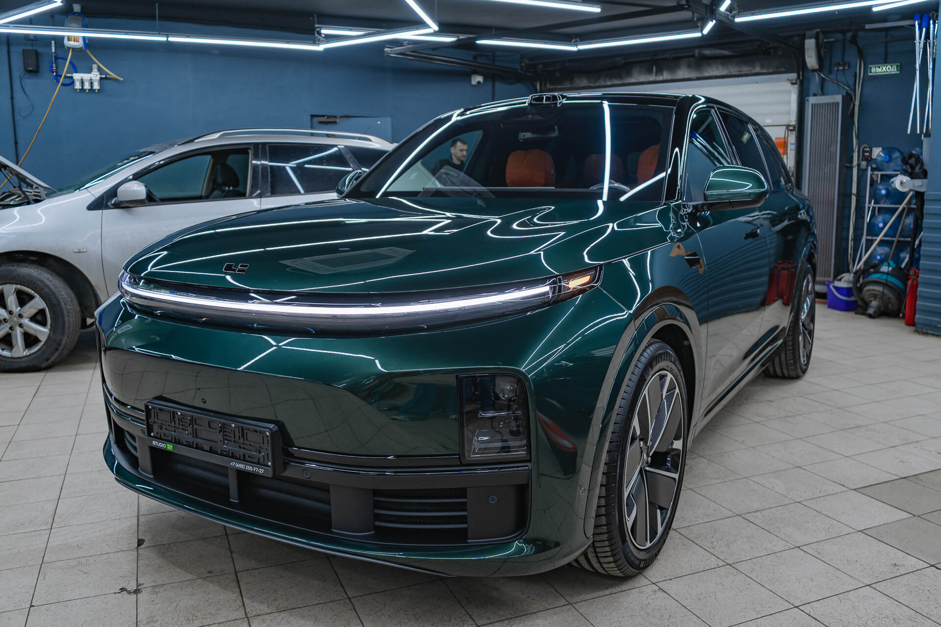 Полная оклейка Lixiang L7 2025 Рестайлинг с чёрным верхом + Антихром