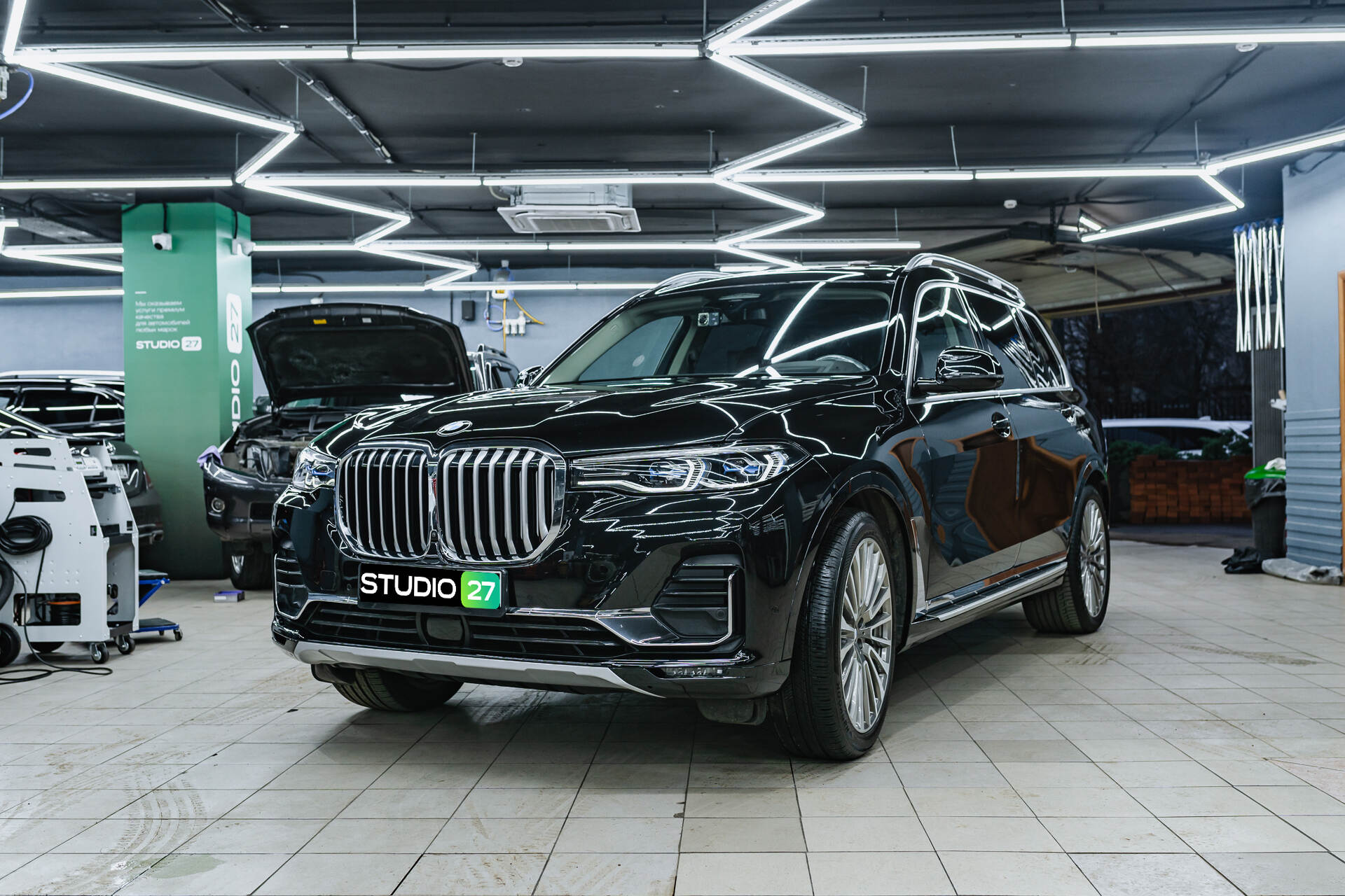Оклейка кузова BMW X7 G07 глянцевой пленкой