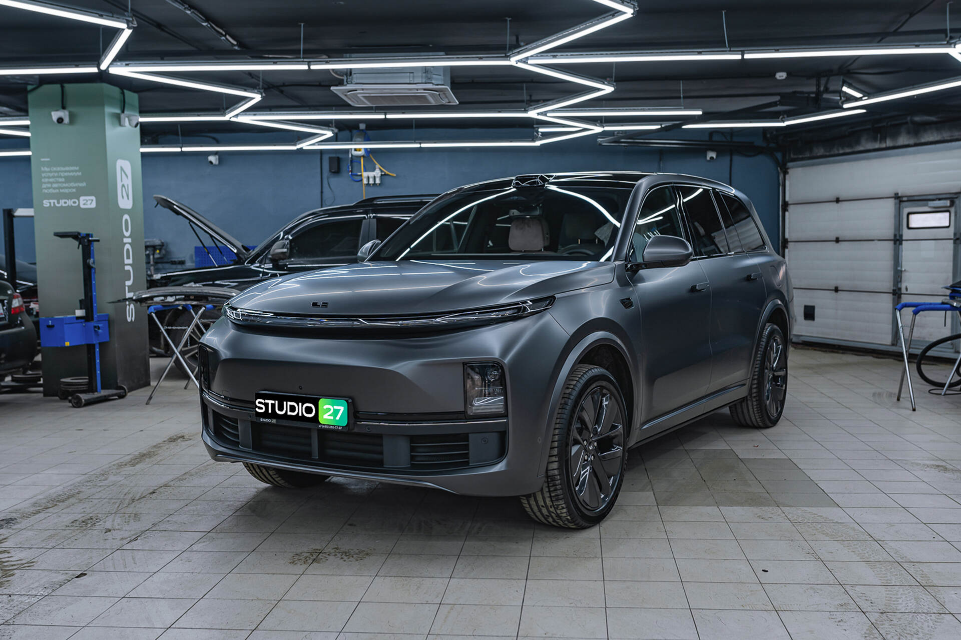 Оклейка Lixiang L9 матовой плёнкой + Антихром