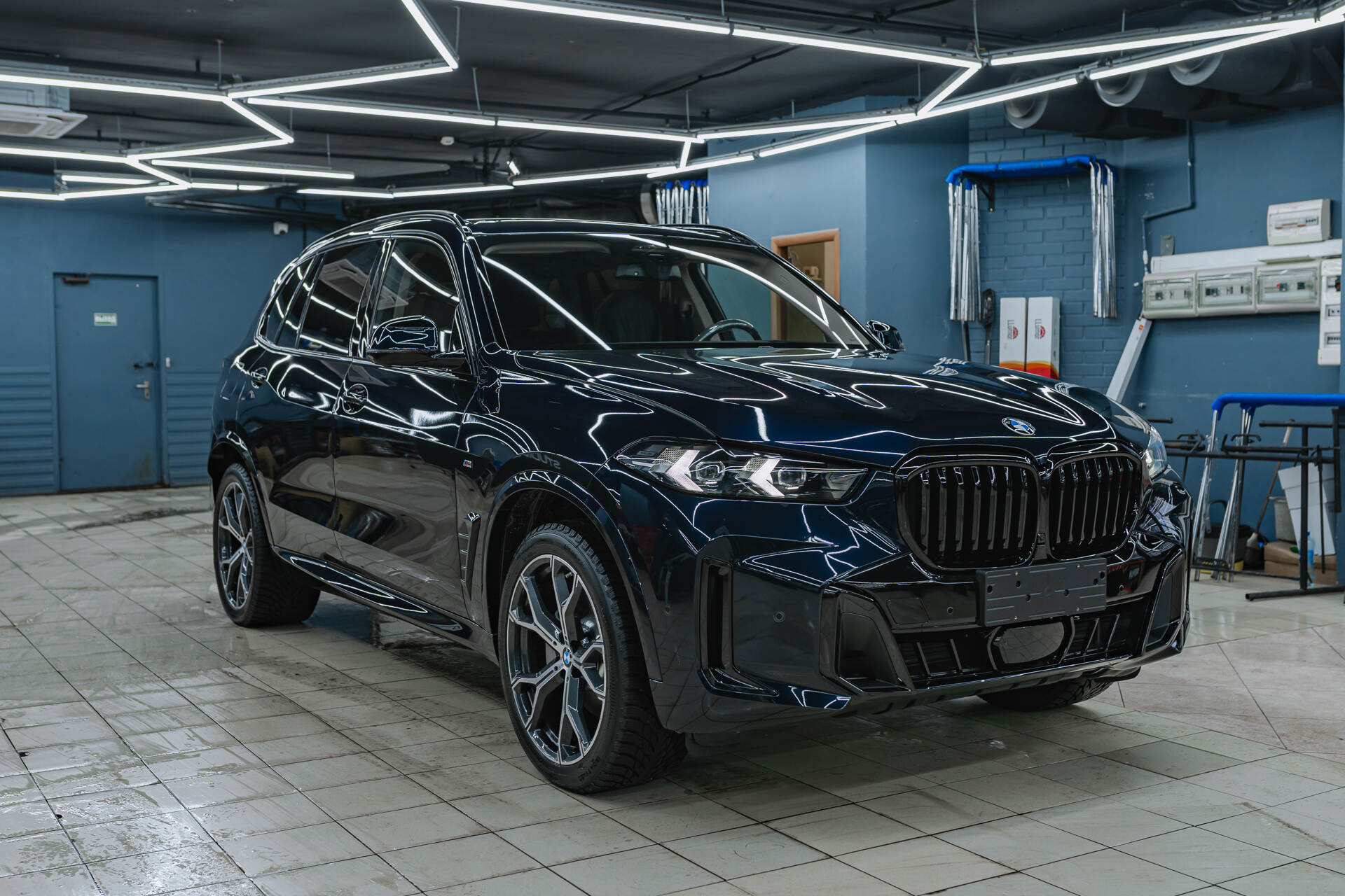 Оклейка кузова BMW X5 G18 полиуретановой плёнкой