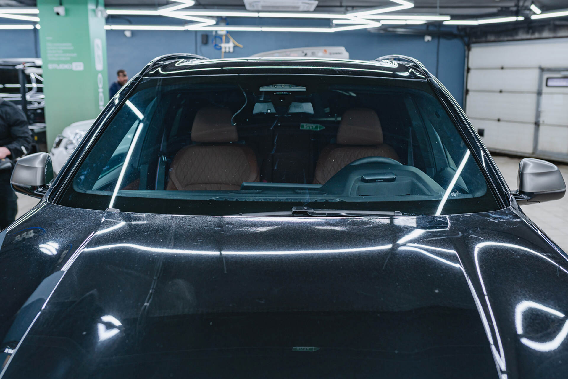 Оклейка атермальной плёнкой передней полусферы BMW X5 G18